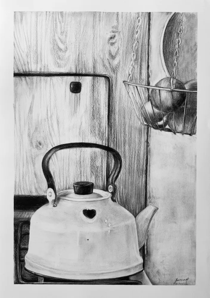 Bouilloire émaillée dans une cuisine, dessin au graphite